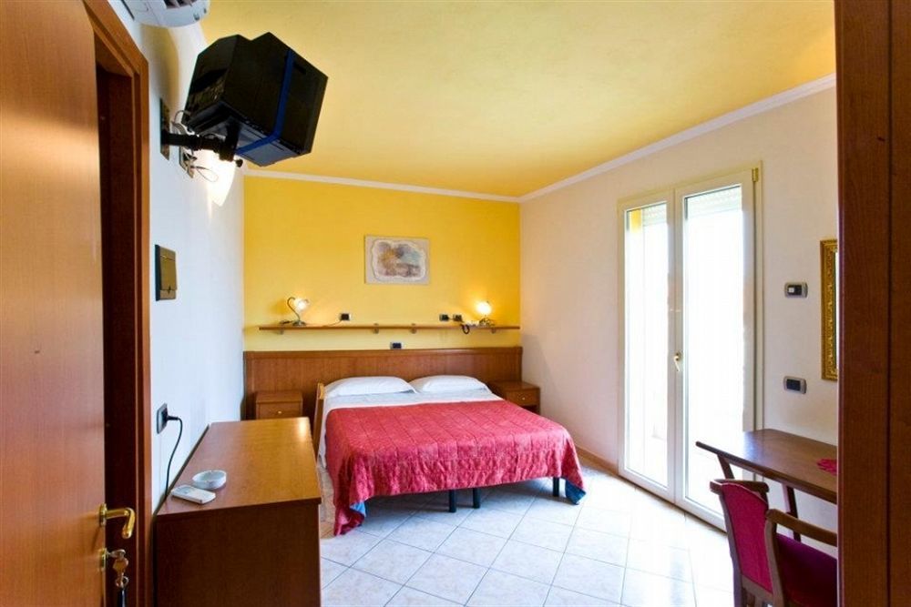 Albergo Ristorante Protti Cattolica Exterior foto