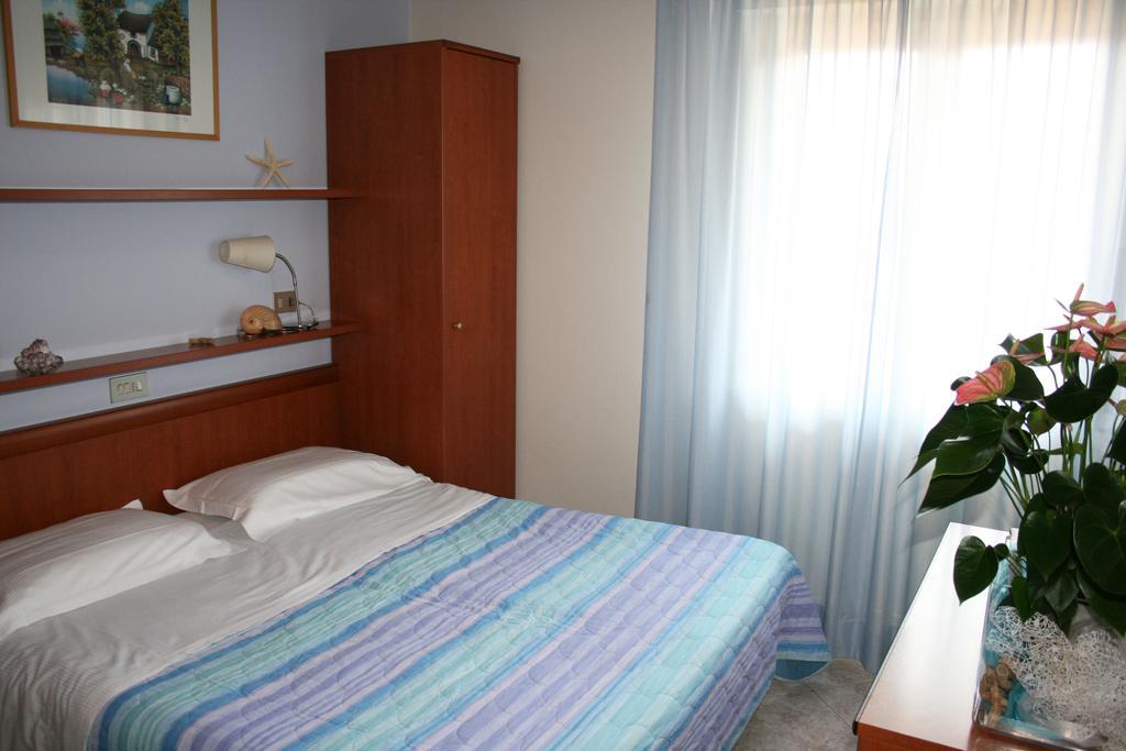 Albergo Ristorante Protti Cattolica Habitación foto